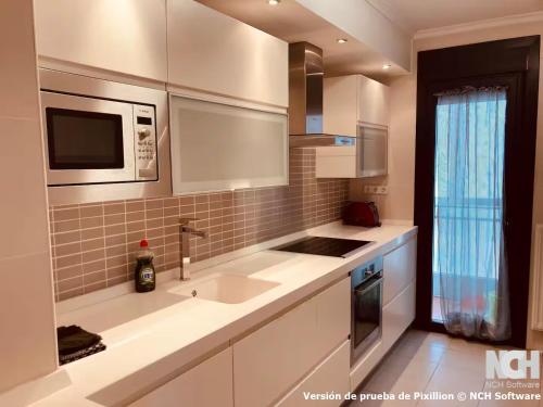 a kitchen with a sink and a microwave at Angel de la Guarda 18 in Soria