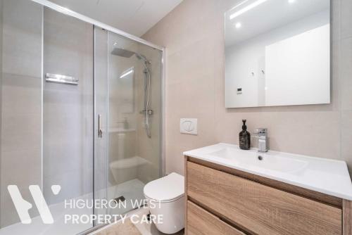 Nordic Delight - 3-Bedroom South-Facing Apartment with Sea Views and Pool, Las Lomas, Fuengirola