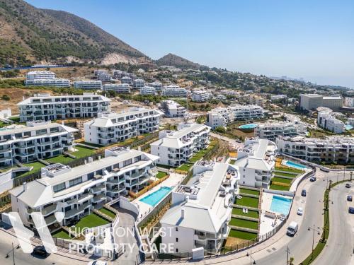 Nordic Delight - 3-Bedroom South-Facing Apartment with Sea Views and Pool, Las Lomas, Fuengirola