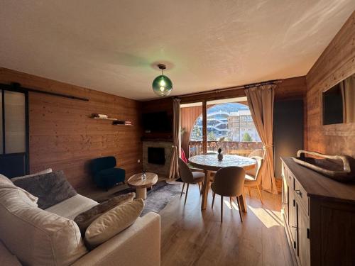 Val Thorens 4 flocons or, 42 m2, vue sur les glaciers, SUD