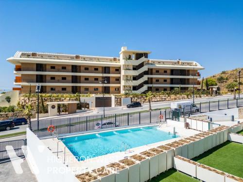 Nordic Delight - 3-Bedroom South-Facing Apartment with Sea Views and Pool, Las Lomas, Fuengirola
