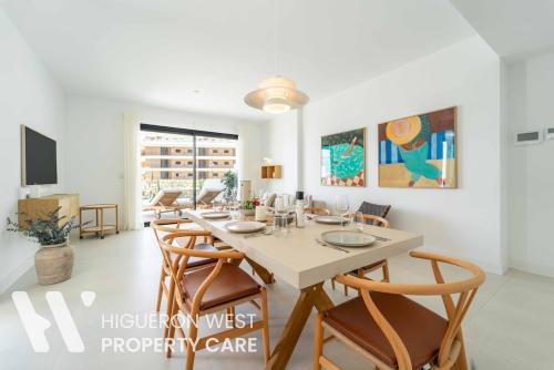 Nordic Delight - 3-Bedroom South-Facing Apartment with Sea Views and Pool, Las Lomas, Fuengirola