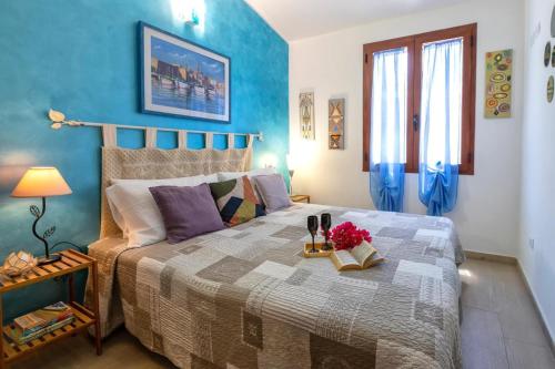 a bedroom with a large bed with a blue wall at Villa Lavinia in Alghero