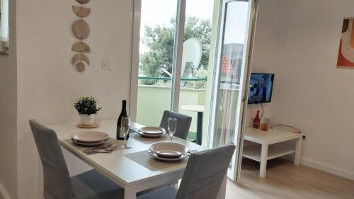 Holiday apartment in Zaboric with sea view, balcony, air conditioning, WiFi 5177-1