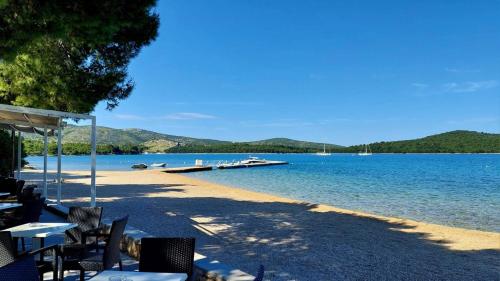 Holiday apartment in Zaboric with sea view, balcony, air conditioning, WiFi 5177-2