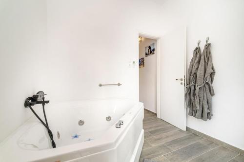 Lover's apartment with jacuzzi downtown 4th fl
