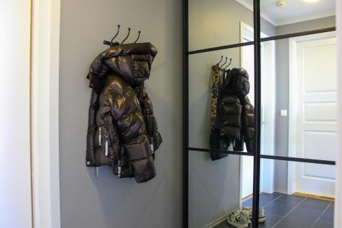 two jackets are hanging on a wall in a room at Stølstunets sentrumsglimt in Beitostøl