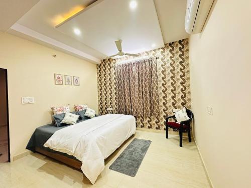 a bedroom with a bed and a window at Nasadra villa in Jaipur