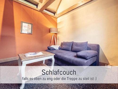 a living room with a couch and a table at Isetta Wettelsteck - Mini Ferienhaus in Kyritz, einer charmanten Stadt im Herzen von Brandenburg in Kyritz