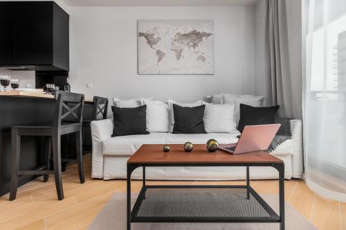 Comfortable Apartment with Parking near Progresja Music Club