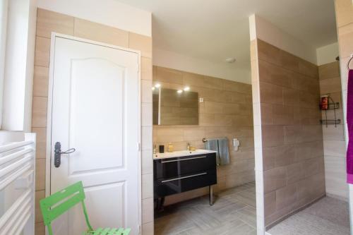 a bathroom with a black sink and a mirror at Le repere in Tocane-Saint-Apre
