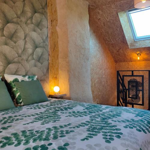 a bedroom with a bed in a room with a ceiling at B&B suite de charme in Guipry-Messac