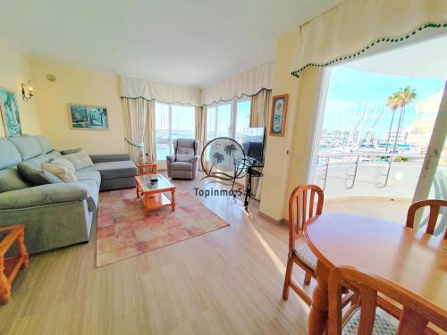 Cozy corner 2 bed apartment Island Puerto Marina