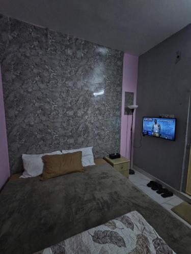 Postel nebo postele na pokoji v ubytování Travellers inn