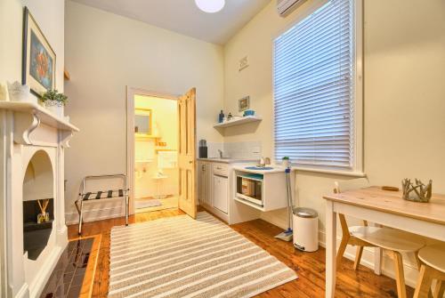 Dapur atau dapur kecil di Spencer Suites Albany