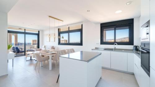 EAGLE TOWER sea view apartment