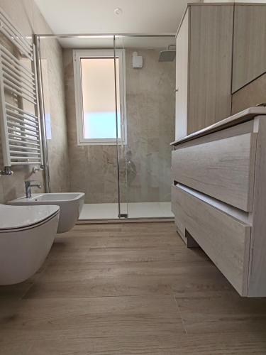 a bathroom with a tub and a toilet and a sink at SunshineSuite in Alassio