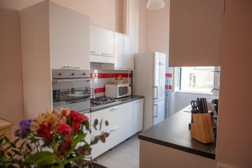 TrastevereHome - Elegant and Quiet 3 bedroom Home in Trastevere with Elevator