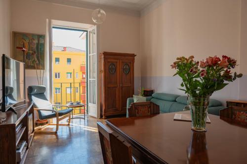 TrastevereHome - Elegant and Quiet 3 bedroom Home in Trastevere with Elevator