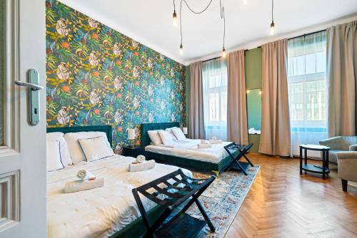 Central & Modern Apartment with Balcony
