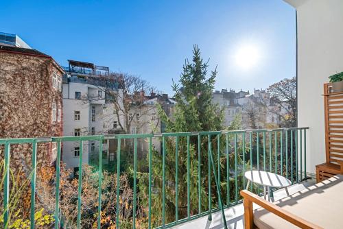 Central & Modern Apartment with Balcony