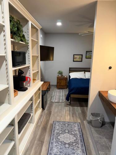 a room with a bed and a room with shelves at Germantown Inn & Lounge in Hermann