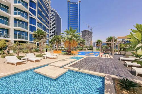 Modern 1BR Canal View in Business Bay, Pool&Gym