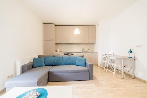 Dębiec Comfort Apartment by BookingHost