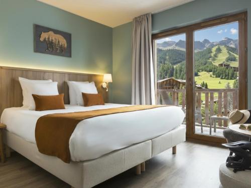 a bedroom with a large bed and a large window at SOWELL FAMILY Vars in Vars