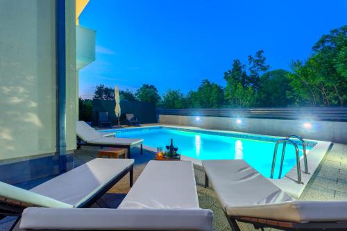 Luxury villa with heated pool & spa near Split