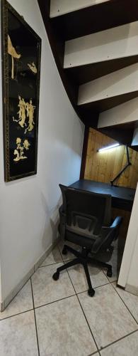 a desk and a chair in a room at Studio Cozy Paris & Disneyland in Bry-sur-Marne
