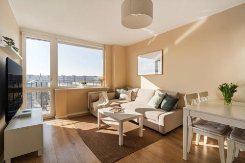 Cozy & Bright Apartment - 10 min Walk to Beach