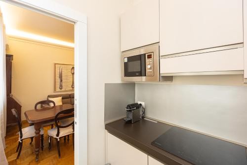 Alberico II Apartment by Rental in Rome