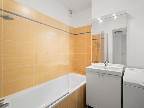 a bathroom with a tub and a sink and a bath tubermott at Virginia N213 - 2p4 in Grasse