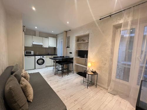 LE SUQUET, OLD TOWN, CANNES CENTER, 2 rooms appt, public parking