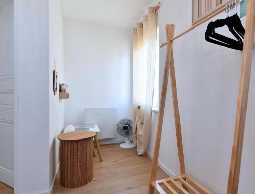 a room with a hallway with a wooden floor at Au pays des bretzels in Horbourg