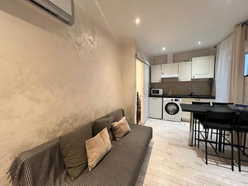 LE SUQUET, OLD TOWN, CANNES CENTER, 2 rooms appt, public parking