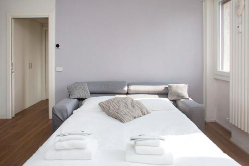 Bright Urban Apt - M4 Tolstoj by InnStay