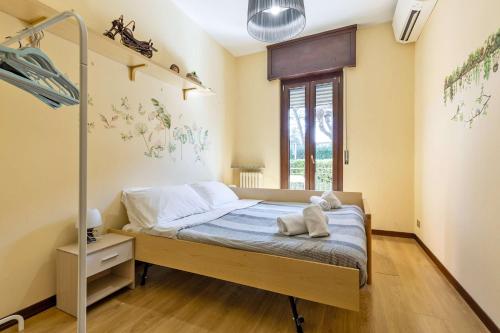 a bedroom with a bed in a room with a window at Sleep & Fly - Immobili e Soluzioni Rent in Orio al Serio
