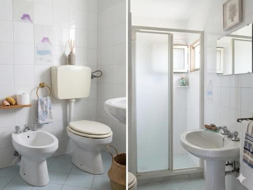 a bathroom with a toilet and a sink and a shower at Casa Cucchiara in Bagnara Calabra