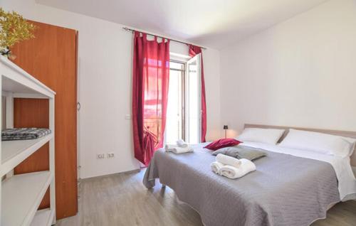 a bedroom with a large bed with towels on it at Oltremare - casa vacanze Agropoli appartamento rooms in Agropoli