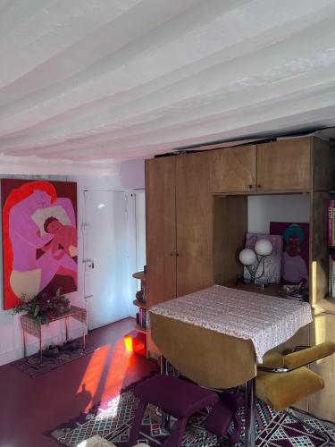 Artist Apartment in the Latin Quarter