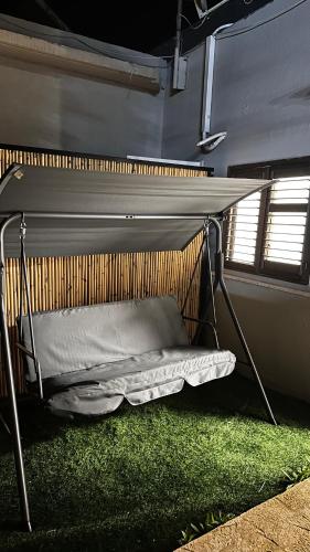 a bunk bed in a room with green grass at בית פרטי ליד הכנרת בקריית שמואל מושלם לאירוח בשבתות ובחגים in Tiberias