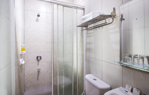 Ванная комната в Hotel 88 - Mangga Besar VIII Jakarta By WH