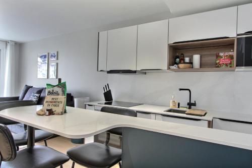 Apartment 1BD near Eiffel Tower with AC, balcony, lift