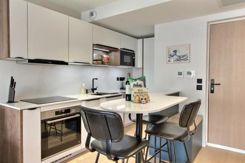 Apartment 1BD near Eiffel Tower with AC, balcony, lift