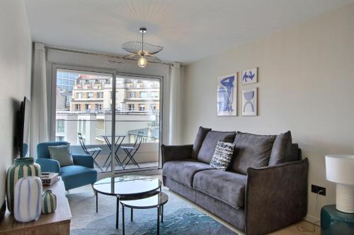 Apartment 1BD near Eiffel Tower with AC, balcony, lift