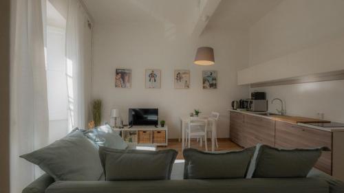 a living room with a couch and a kitchen at Sea Balcony House in Senglea