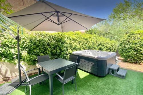 Apartment for 4 with garden and jacuzzi