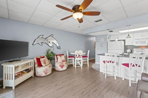Gulf-Front Surf Club Condo 2BR, Spacious Balcony, Peaceful East End Beach Access photo 38